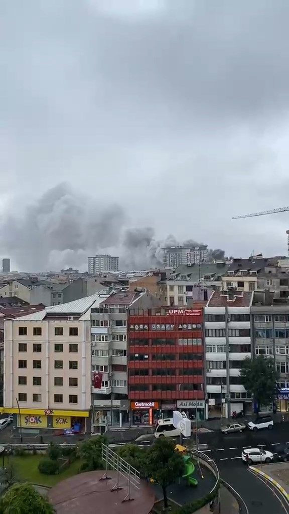 Alevler en üst katı sardı: Bayrampaşa Sanayi Sitesi'nde yangın - Resim: 3