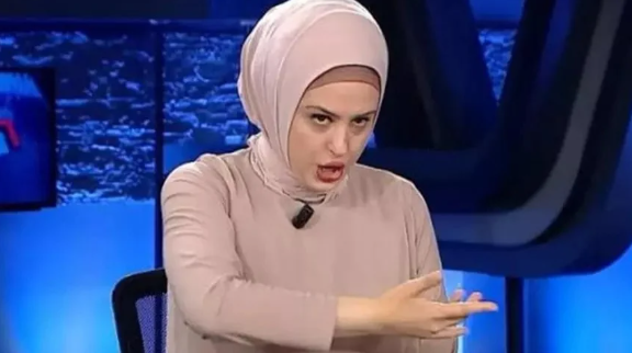 Sağdan sola donat Pelin'in son hali: Baş&ouml;rt&uuml;y&uuml; &ccedil;ıkardı, "Hurafeci değilim" dedi - Resim : 1