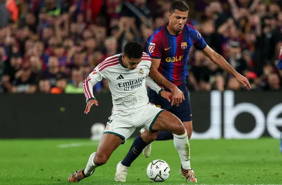 El Clasico nefesleri kesti: Arda Güler yıldızlaştı, Real Madrid Barcelona'yı evinde yıktı - Resim : 1