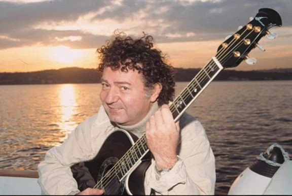 ‘Yemin Ettim’den ‘Odalarda Işıksızım’a: Kayahan’ın unutulmaz mirası - Resim : 8