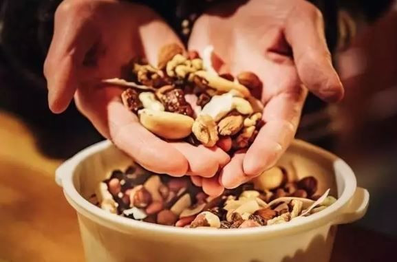 Kanser riskine karşı doğal kalkan: Kuruyemiş tüketenler daha az hastalanıyor - Resim: 4