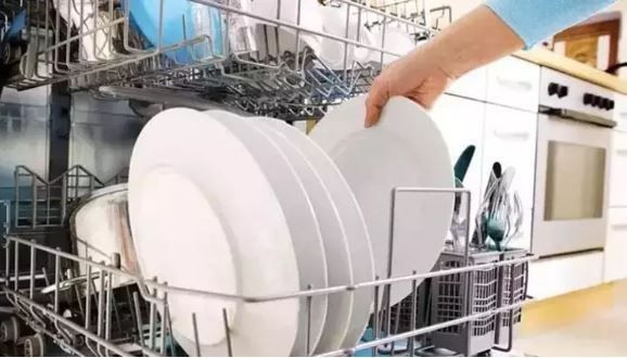 Bulaşık makinesine bulaşıkları koyarken herkes bu hatayı yapıyor: Siz yapmayın - Resim: 2