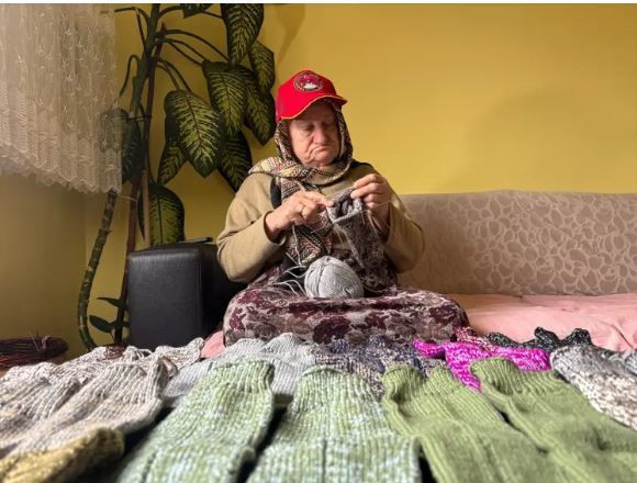 Hamide Anne’nin ilmek ilmek vatan sevgisi yürekleri ısıttı: 6 yıldır örüyor - Resim: 1