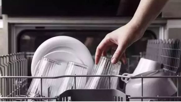 Bulaşık makinesine bulaşıkları koyarken herkes bu hatayı yapıyor: Siz yapmayın - Resim: 8