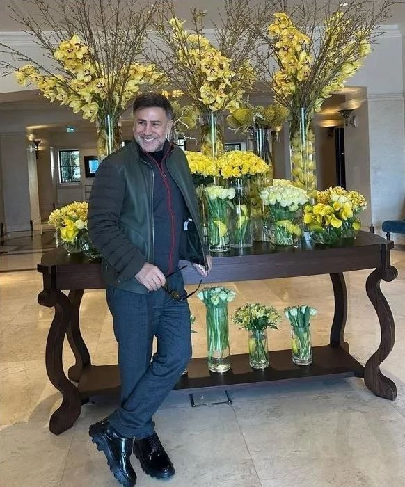 İzmir’den İstanbul’a aşk gezisi: 9 çocuk babası İzzet Yıldızhan eşi Ajda ile Galataport İstanbul’da yürüyüşte yakalandı - Resim: 11