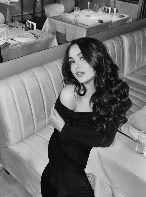 Hüsnü Şenlendirici'nin kızı Naz Şenlendirici’yi gören tanıyamadı: Ameliyat sonrası bambaşka biri oldu - Resim: 9