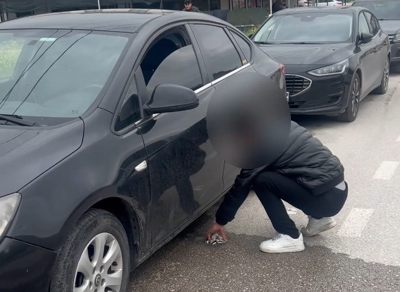 Yere attığı izmaritleri tek tek topladı: Zabıtada affetmedi - Resim : 2