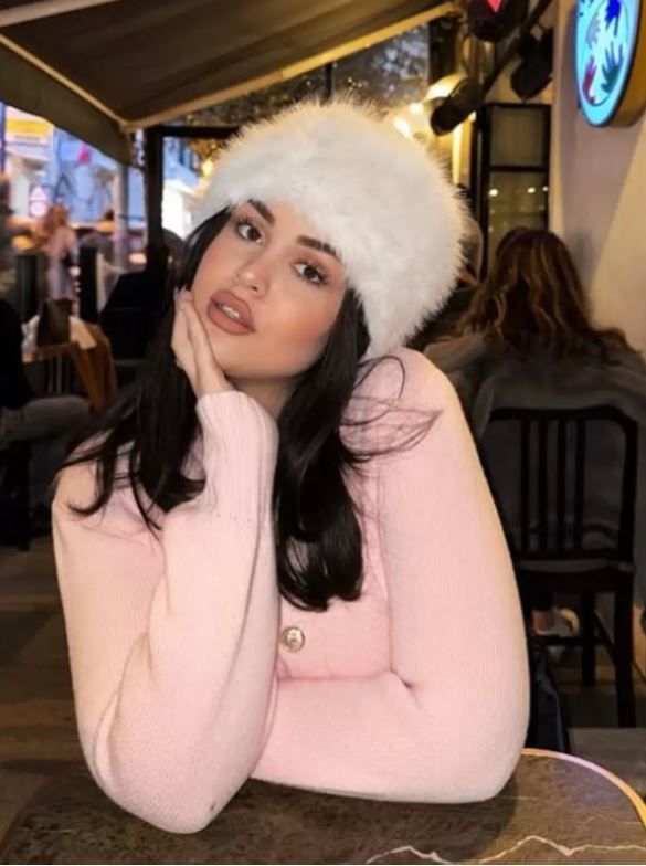 Hüsnü Şenlendirici'nin kızı Naz Şenlendirici’yi gören tanıyamadı: Ameliyat sonrası bambaşka biri oldu - Resim: 1