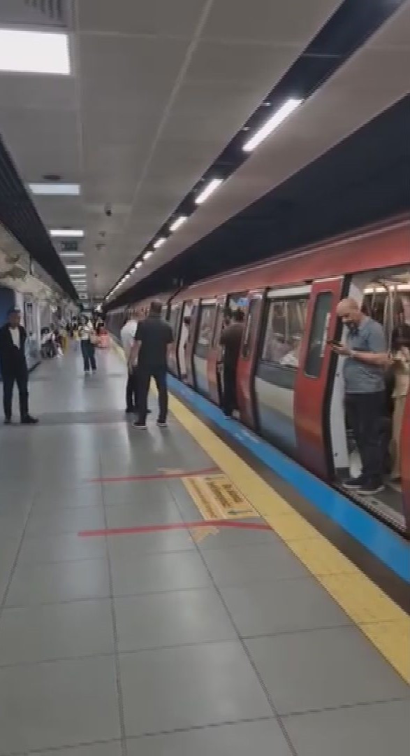 İstanbul'da metro raydan çıktı - Resim : 4