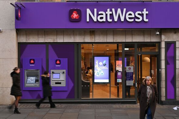 İki dev banka birleşiyor: İngiliz banka 2.5 milyar sterlin ödeyecek - Resim: 5