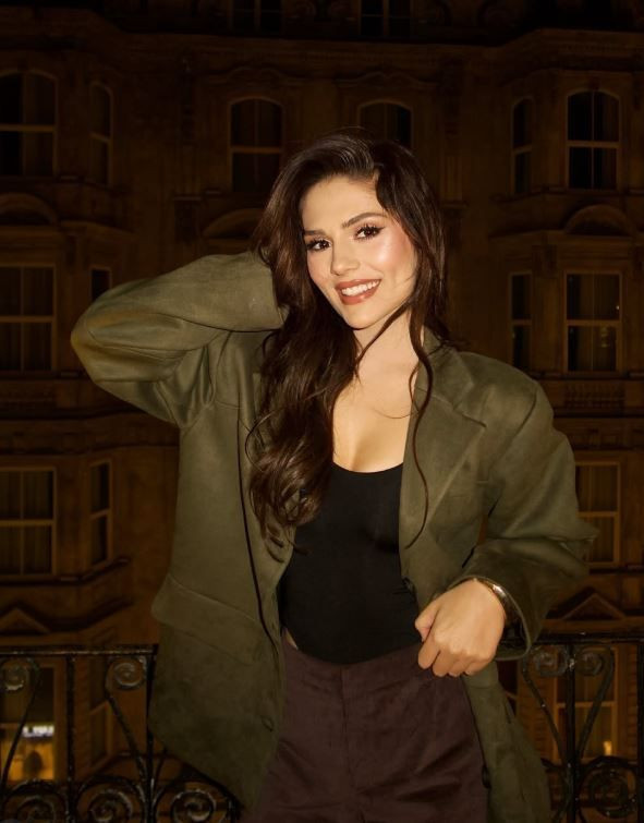 Hande Erçel'e benzemek için servet mi döktü? Görenler hiç benzememiş dedi - Resim: 4