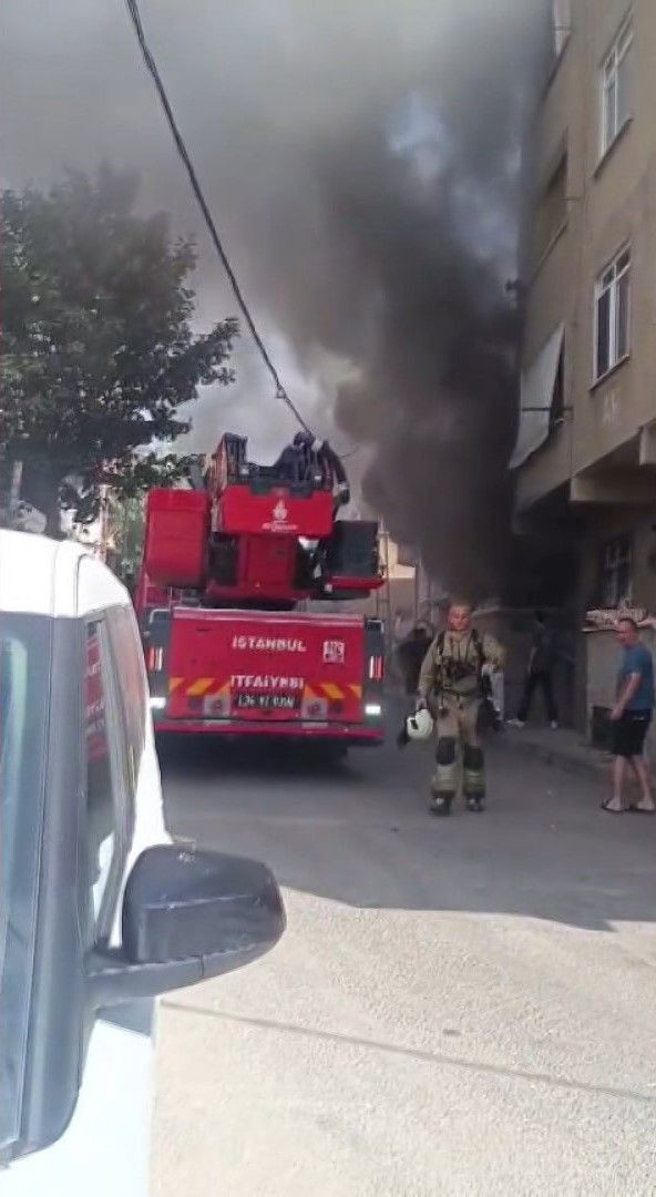 Kartal'da alevler binayı sardı: Dumanlar arasında can pazarı - Resim: 6