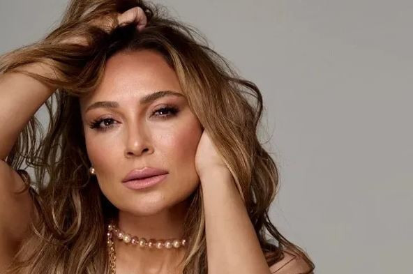 Ziynet Sali’den “Sarışınım”a farklı dokunuş: “Sezen Aksu benden nefret etmez inşallah” - Resim : 1