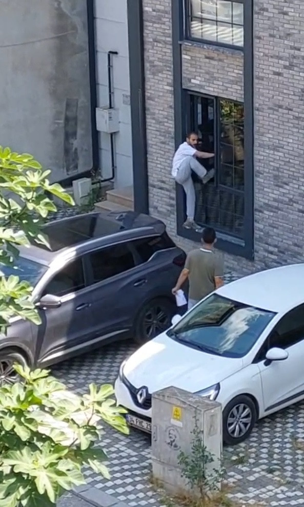 Sakarya'da park yeri kavgasında sınırlar zorlandı: Gözü dönmüş adam böyle saldırdı - Resim : 4
