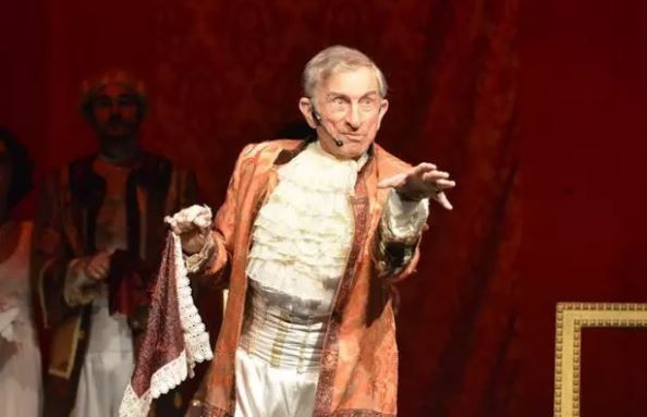 Türk tiyatrosu duayenine gözyaşlı veda: 72 yıllık efsane Haldun Dormen sonsuzluğa uğurlanıyor… Vasiyeti yerine getirildi - Resim: 21