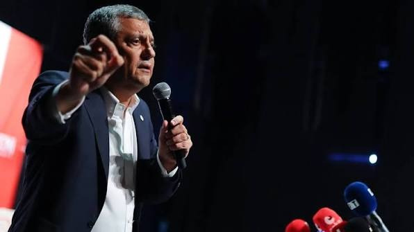 Halk TV önünde kayyum protestosu: Özgür Özel vatandaşlara seslendi - Resim : 2