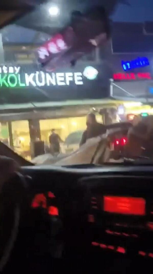 Sarıyer'de trafikte saldırı: "Baba çabuk" feryatları kamerada - Resim : 1