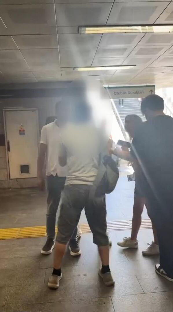 Şişli Metrobüs istasyonunda gerilim: Gizli çekim yapan şüpheli suçüstü yakalandı - Resim : 4