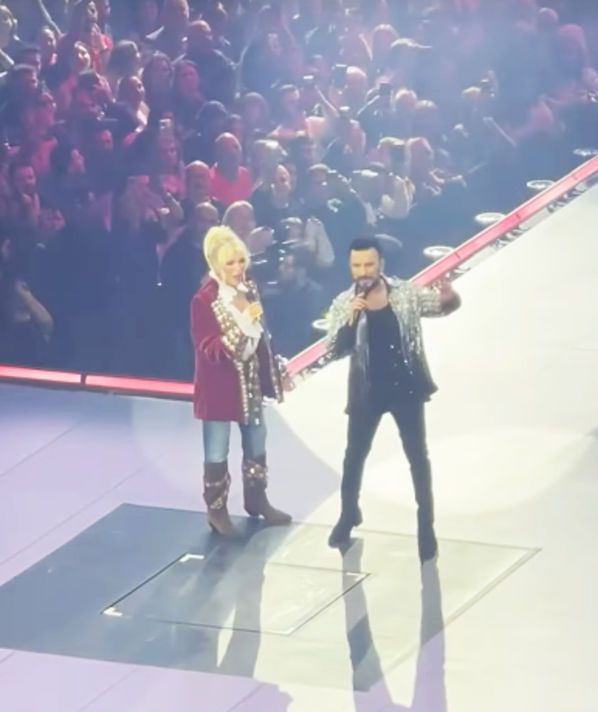 Tarkan’dan sahnesinde yıldız buluşması: Ajda Pekkan sürprizi - Resim: 1