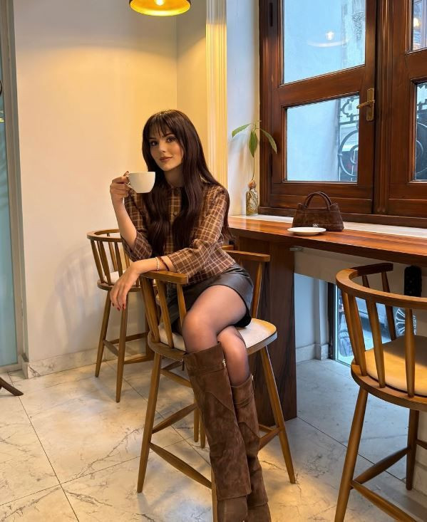 Hande Erçel'e benzemek için servet mi döktü? Görenler hiç benzememiş dedi - Resim: 1