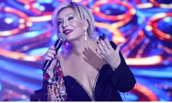 Emel Sayın sağlık durumunu açıkladı: 3 aylık tedavi süreci başlıyor - Resim : 1