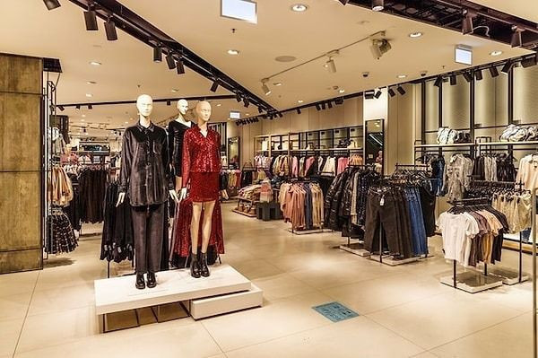 Ürünlerini yüzde 60 indirimle satıyordu: Ünlü giyim zincirinde yolun sonu - Resim: 2