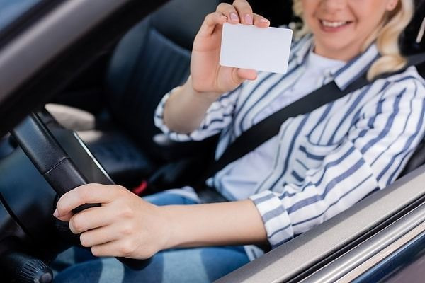Ehliyetini teslim edene 1,5 milyon TL verilecek: Başvuru için sıraya girdiler - Resim: 6