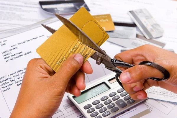 Kredi kartını makasla kesmek başınıza iş açabilir: Milyonları ilgilendiriyor - Resim: 4