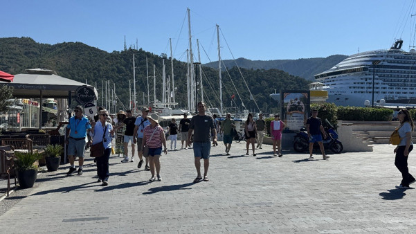 Marmaris'e turist çıkarması: Dev gemiyle geldiler - Resim : 1