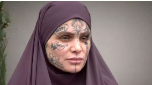 Dövmeleriyle hem Türkiye’nin hem de dünya gündemindeydi: Nazan Ünal’ın başörtüsüz hali ortaya çıktı - Resim: 1