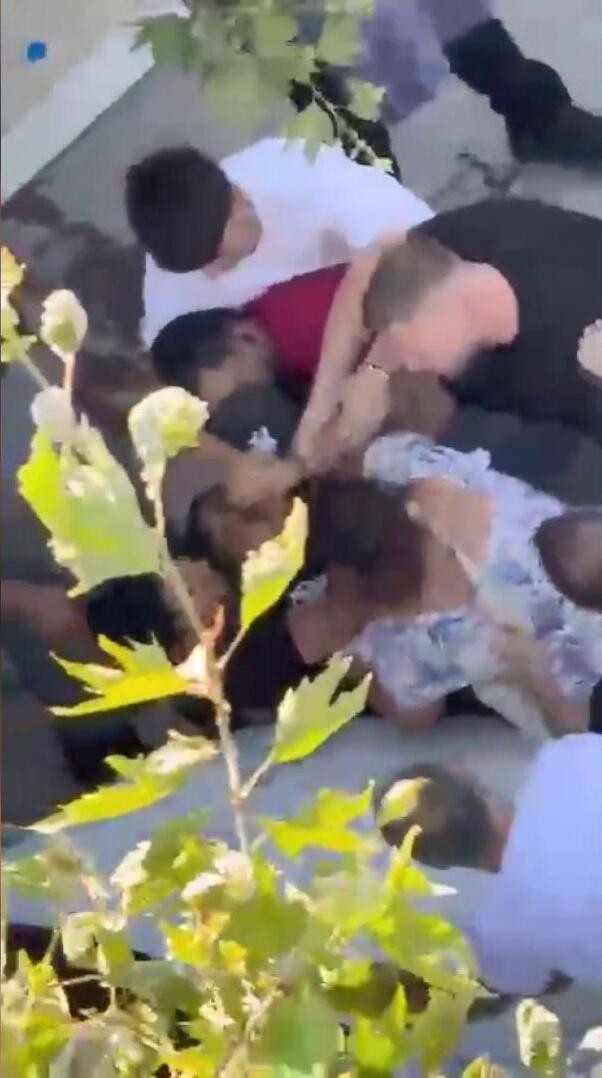 Park kavgasında yumruklar konuştu: "Bıçakla keseceğim" diyerek tehditler savurdu - Resim : 2