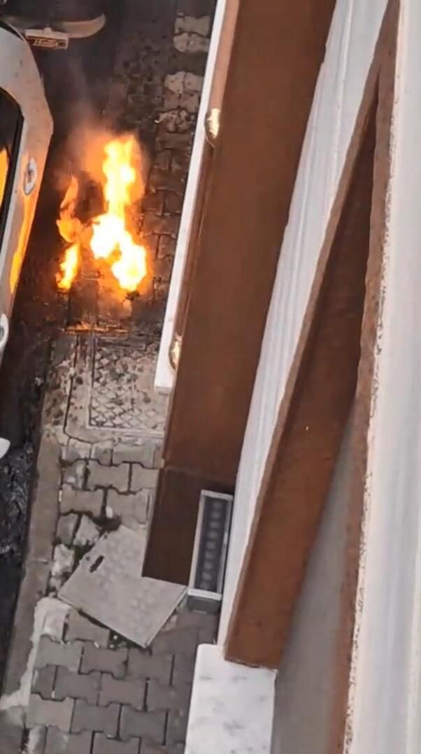 Facianın eşiğinden döndü: Aracını alevlerin ortasından son saniyede çekti - Resim: 13