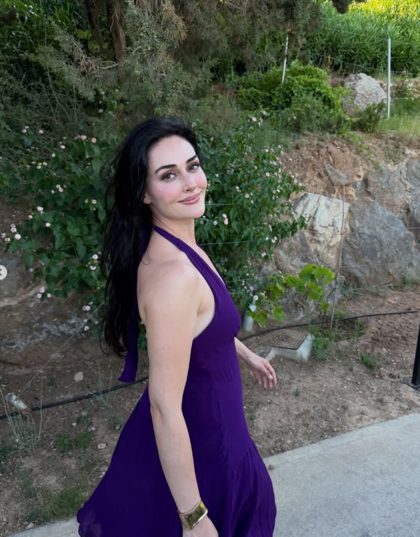 Esra Bilgiç, mor elbisesiyle büyüledi - Resim : 2
