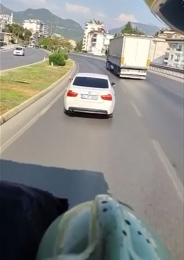 Kaza ihbarına giden itfaiyeye yol vermedi: Cezası ağır oldu - Resim : 1