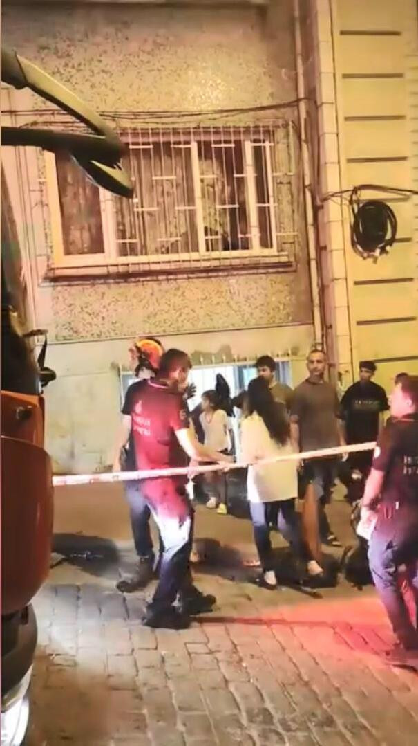 Komşular kokudan şüphelendi: Ekipler içeri girince gözlerine inanamadılar: Beyoğlu’nda sır ölüm - Resim : 2