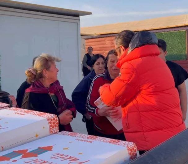 Şarkıcı Çelik’ten anlamlı hareket: Depremzedeleri unutmadı: Bakkal ve eczane borçlarını ödedi - Resim: 5