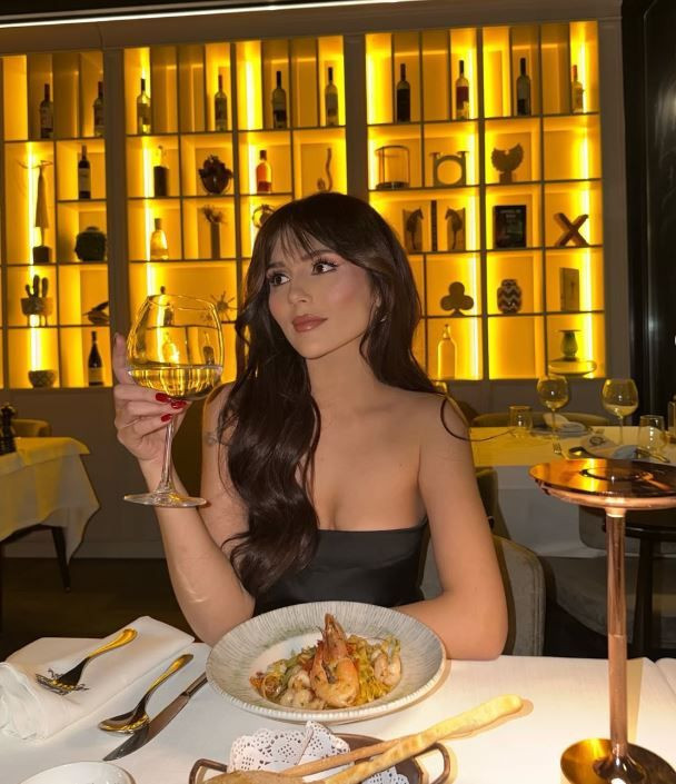 Hande Erçel'e benzemek için servet mi döktü? Görenler hiç benzememiş dedi - Resim: 3