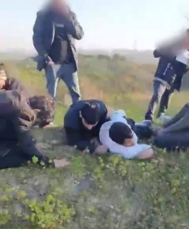 Sakarya&rsquo;da nefes kesen kovalamaca ile yakalandılar: L&uuml;ks ciple insan ka&ccedil;ak&ccedil;ılığı - Resim : 1