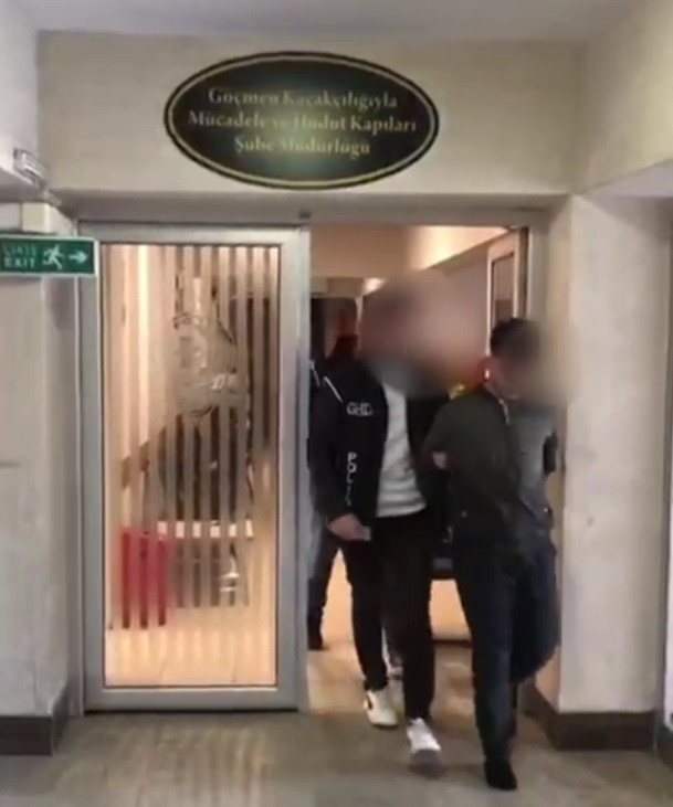 Sakarya&rsquo;da nefes kesen kovalamaca ile yakalandılar: L&uuml;ks ciple insan ka&ccedil;ak&ccedil;ılığı - Resim : 2