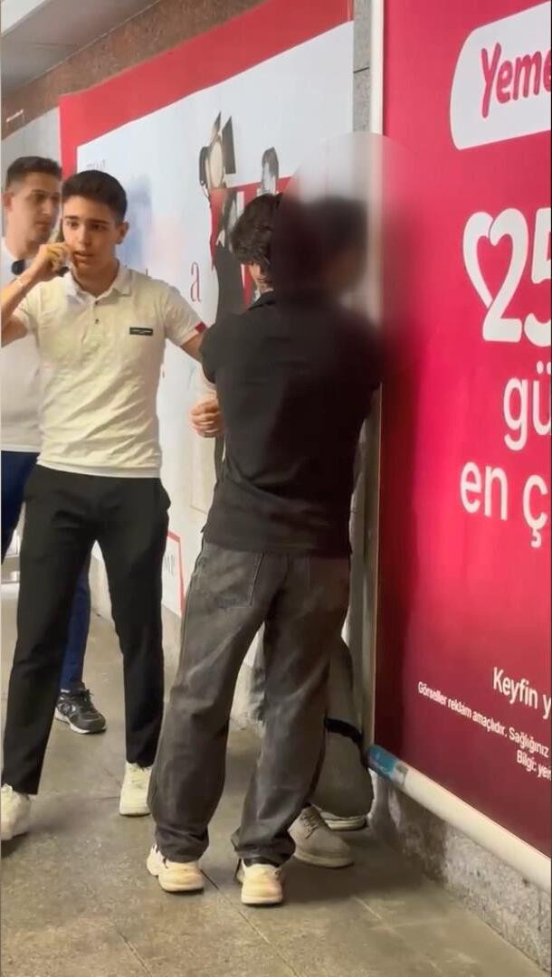 Şişli Metrobüs istasyonunda gerilim: Gizli çekim yapan şüpheli suçüstü yakalandı - Resim : 1