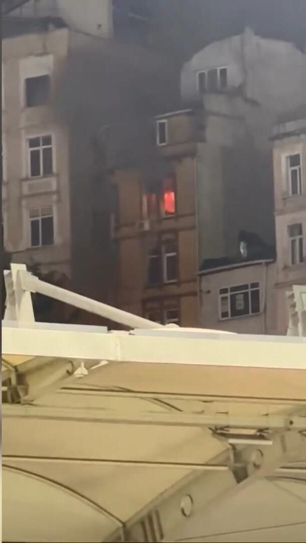 Tabloları kül eden sorumsuzluk: Ressamın dairesine isabet etmişti - Resim: 12