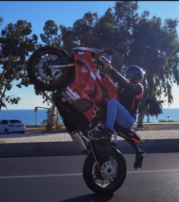 Kaskını kız arkadaşına vermiş: Hatasının bedelini ağır &ouml;dedi - Resim : 4