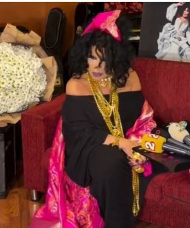 Bülent Ersoy’un takı şovu: Değeri ve ağırlığı merak konusu oldu - Resim : 1