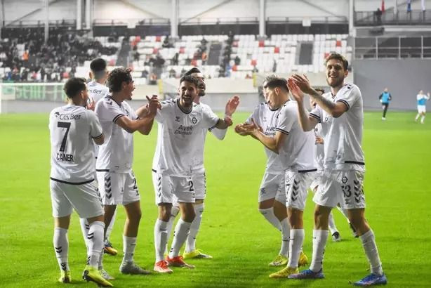 112 yıllık koca çınar küme düşmemek için direniyor: Türk futbolunun efsanesine Yasin Öztekin çelmesi - Resim: 5