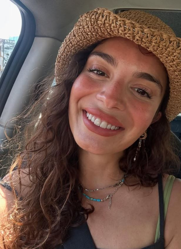 Dekor felaketi: Sahnede korku dolu anlar! Aslı Bekiroğlu'nun kafasına kapı düştü - Resim: 1