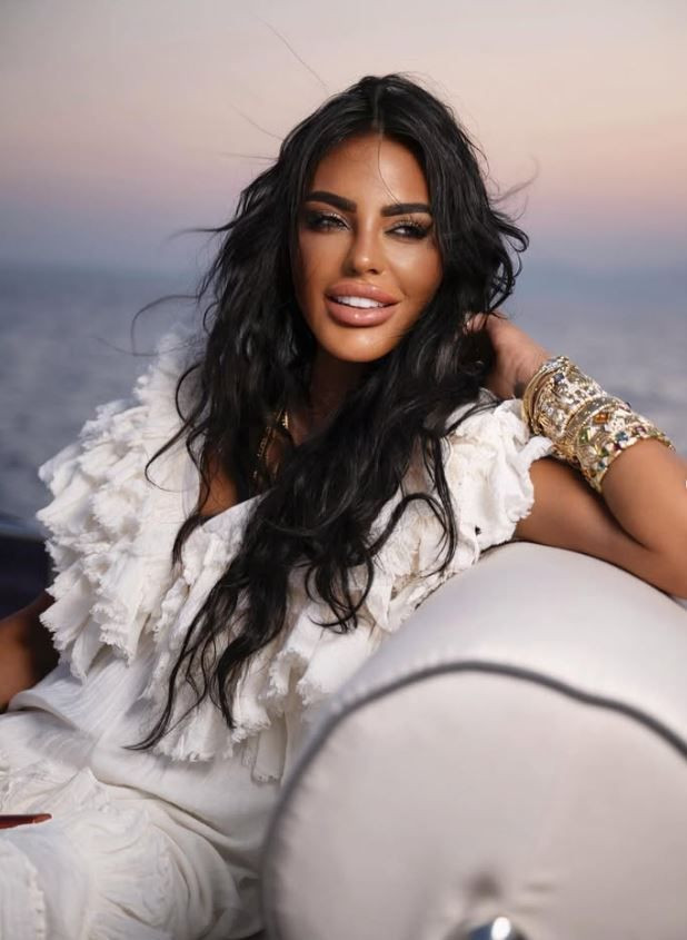 Türkiye'nin 'Paris Hilton'u Süreyya Yalçın'a dudak uçuklatan sürpriz: Ozan Baran çıtayı zirveye çıkardı: eşine 727 Milyon TL'lik jet aldı! - Resim: 1