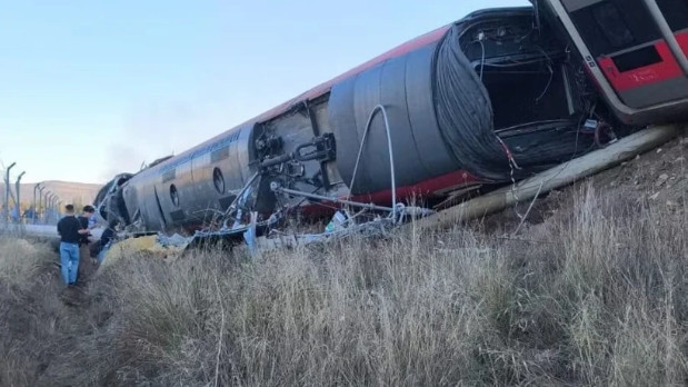 İspanya Toledo’da hızlı tren kazası: İki vagon yamaçtan yuvarlandı ölü ve yaralılar var - Resim : 3
