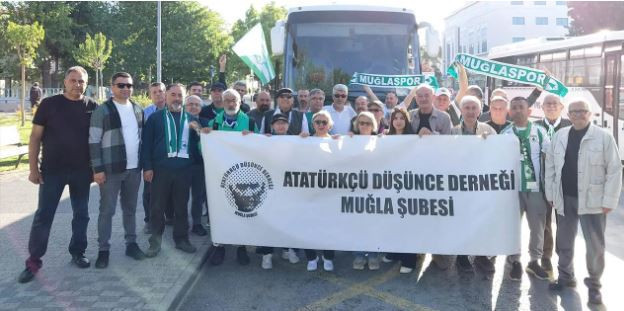 Atatürk Stadı'na Atatürk pankartını sokmadılar: Bursa'da büyük skandal - Resim : 1