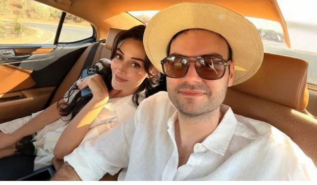 Esra Bilgiç’ten Faruk Sabancı ile romantik paylaşım - Resim : 2