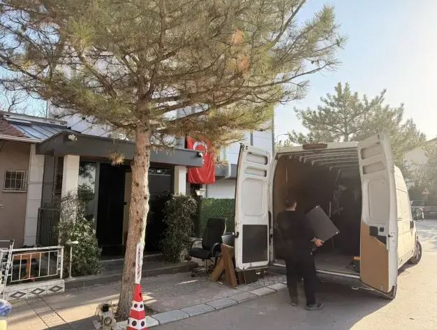 Kılı&ccedil;daroğlu'nun ofisi satıldı! Eşyalar yeni ofise taşınıyor - Resim : 2